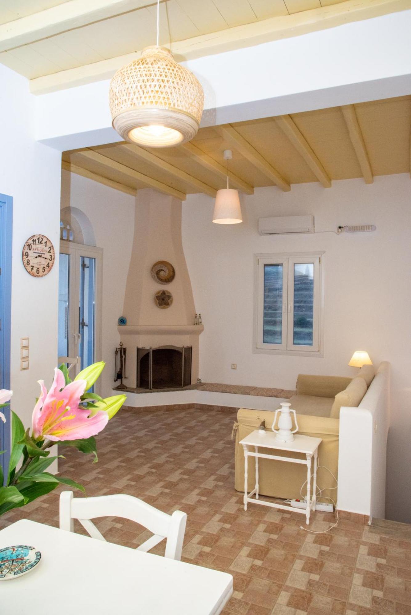 Iliopetra Residence Agios Romanos Exterior photo